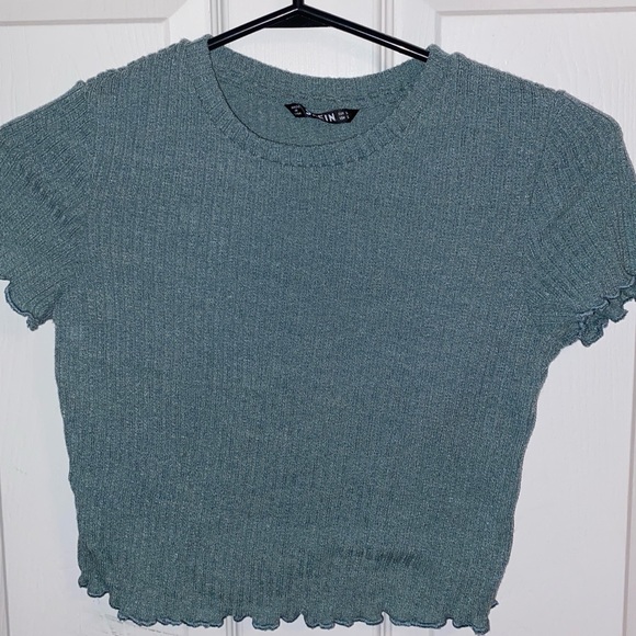 Shein Ribbed Lettuce Trim Crop Top - Picture 1 of 2